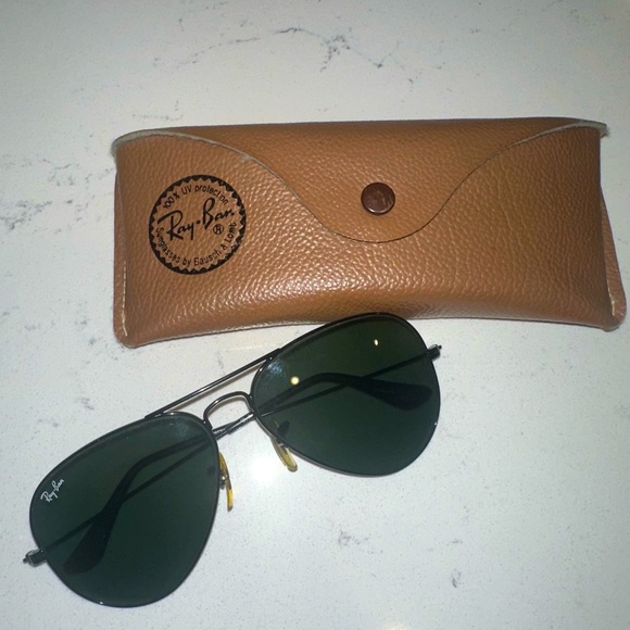 Ray-Ban Aviator sunglasses! Like new! - Picture 1 of 3